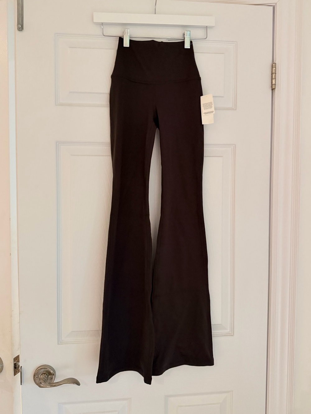 NWT Gilly Hicks Recharge Flare Leggings – Chocolate Brown XXS